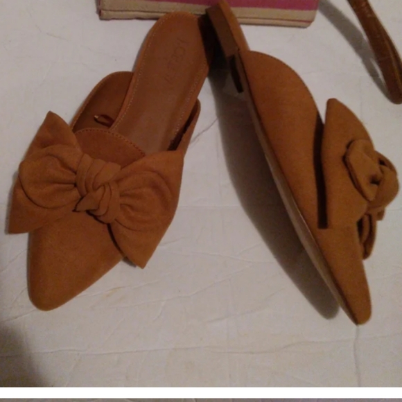 J. Crew Factory Tan Flats with Bow Accent - Picture 3 of 4